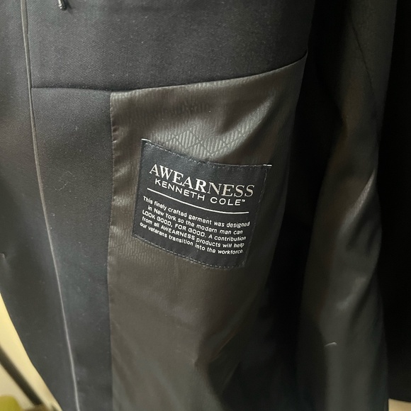 Like New Men's Kenneth Cole AWEARNESS Slim Fit Jacket in Black - Picture 3 of 4